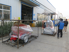 福瑞得機械1臺灌縫機，1臺移動燈車，一臺馬路吹風機打包裝柜出口新加坡